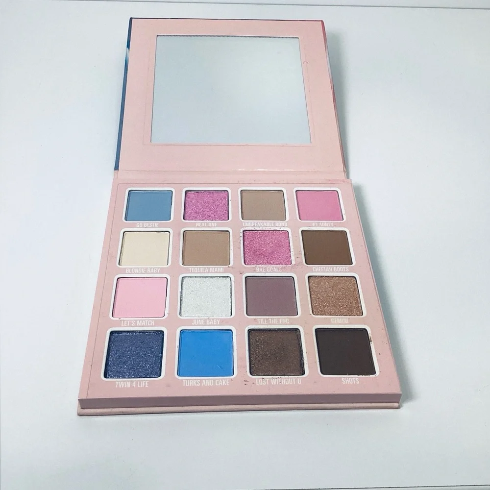 🦄 Kylie Jenner Eyeshadow Makeup Palette - Picture 5 of 8